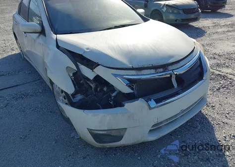 2015 Nissan Altima 2.5 Sv/2.5/2.5 S/2.5 Sl z USA, uszkodzony, nr VIN 1N4AL3AP0FN385893